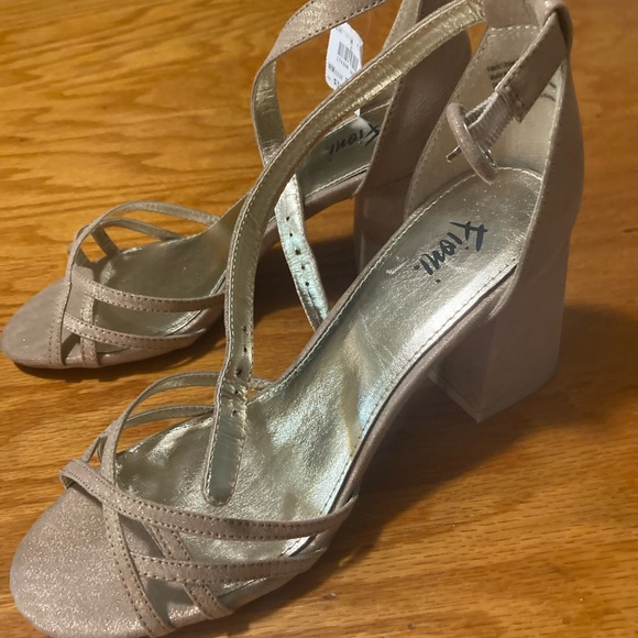 Pink shimmery heels - Picture 2 of 3